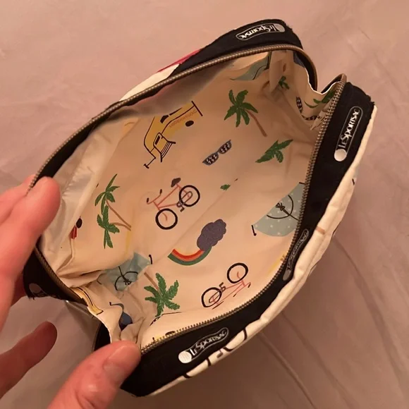 NWOT LeSportsac beach theme pouch - Picture 3 of 4